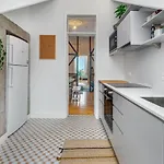 Whome Riverside View 2-bed For Remote Workers & Digital Nomads Apartament *