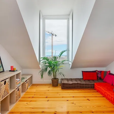 Whome Riverside View 2-bed For Remote Workers & Digital Nomads Apartament *