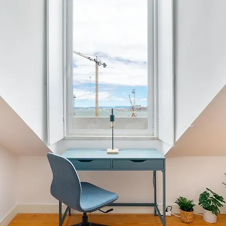 Whome Riverside View 2-bed For Remote Workers & Digital Nomads * Lizbona