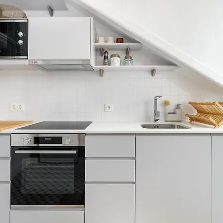 Whome Riverside View 2-bed For Remote Workers & Digital Nomads