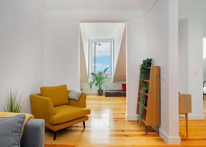 Whome Riverside View 2-bed For Remote Workers & Digital Nomads