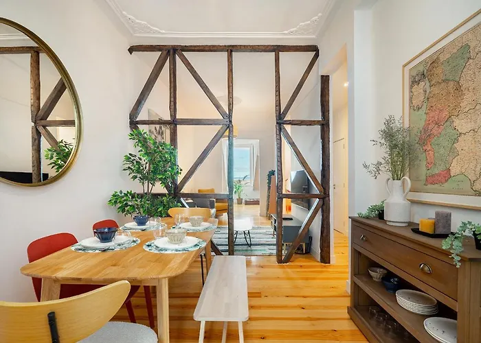 Апартаменти Whome Riverside View 2-bed For Remote Workers & Digital Nomads *