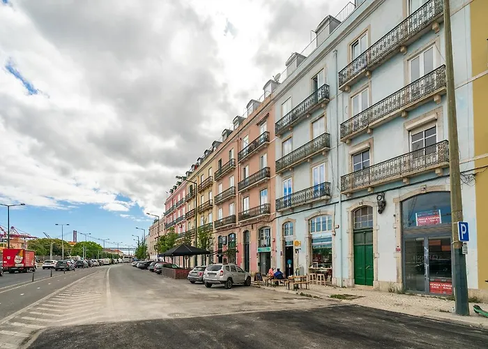 Whome Riverside View 2-bed For Remote Workers & Digital Nomads * Лісабон