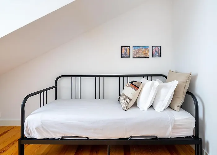 Апартаменти Whome Riverside View 2-bed For Remote Workers & Digital Nomads