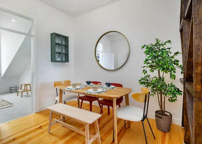 Апартаменти Whome Riverside View 2-bed For Remote Workers & Digital Nomads *