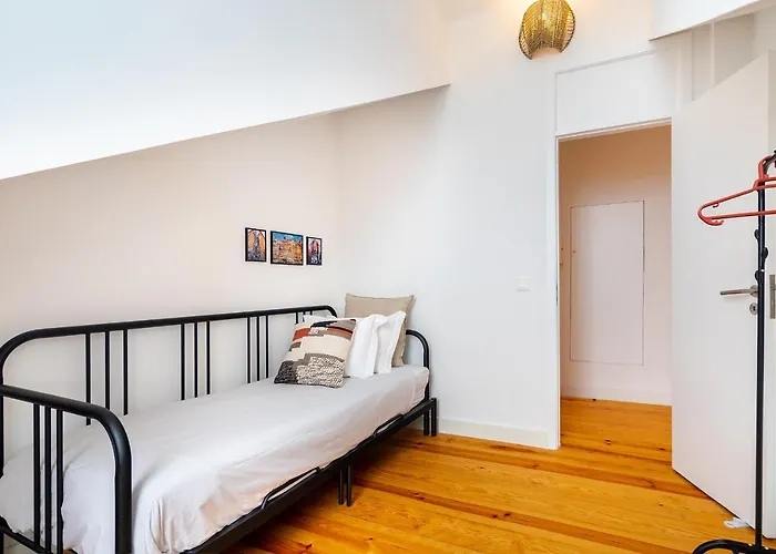 Whome Riverside View 2-bed For Remote Workers & Digital Nomads