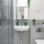 Whome Riverside View 2-bed For Remote Workers & Digital Nomads Apartamento *