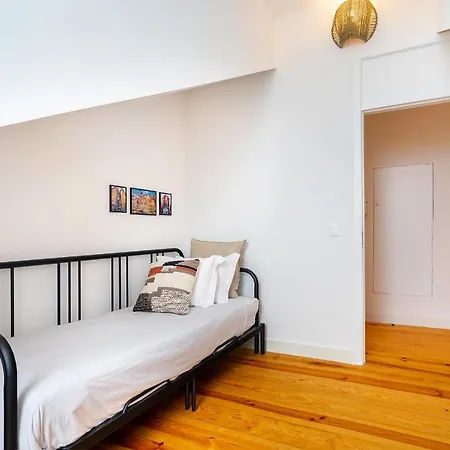 Whome Riverside View 2-bed For Remote Workers & Digital Nomads